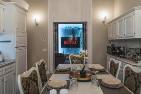 BELVEDERE Luxury Apartment, view on the Lucca Walls